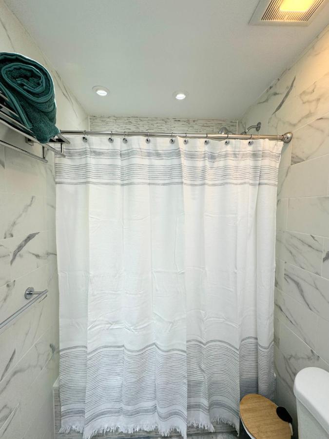 The Waltham Private Room & Bathroom John F Kennedy Jfk Lga Airport Manhattan Penn Station Bullet-Train 15 Min New York Exterior photo